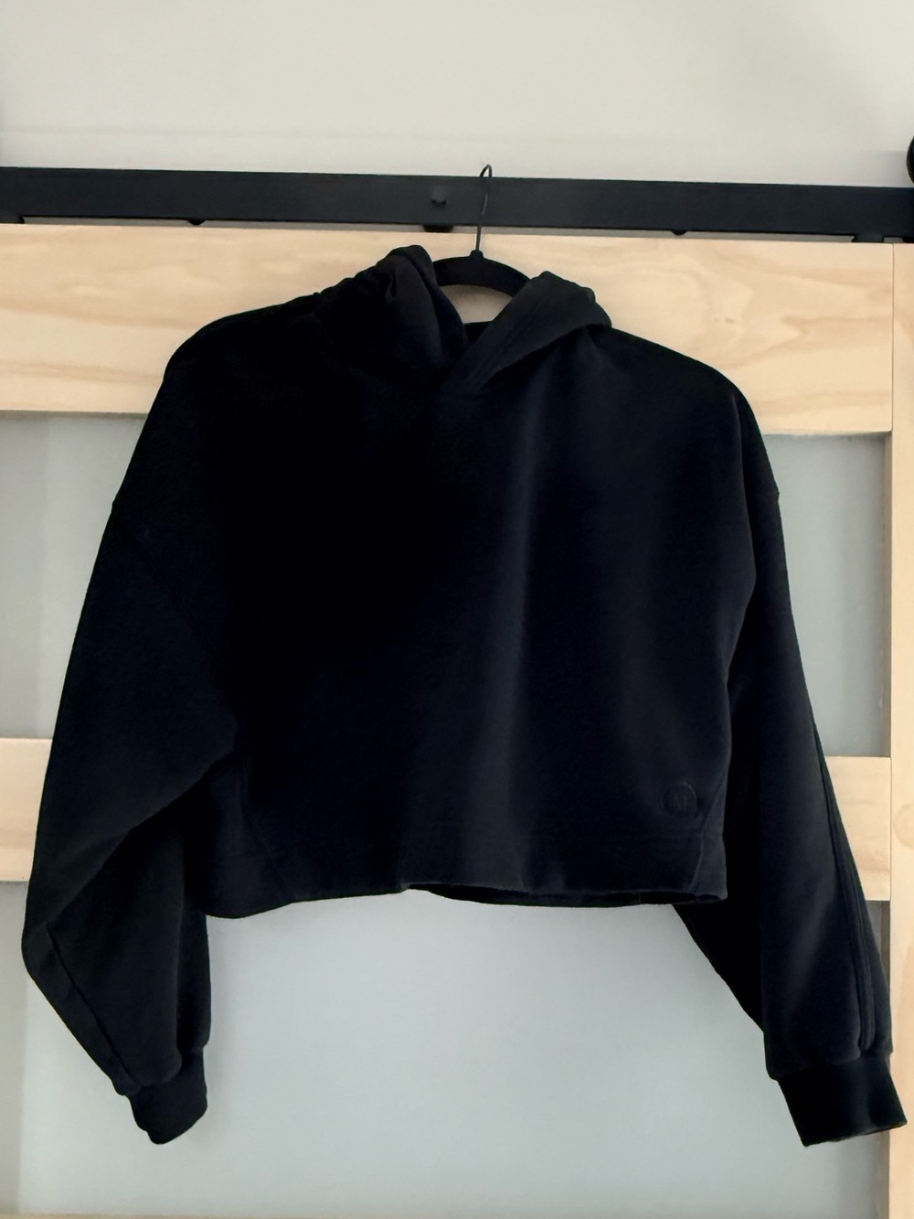 Vuori Black Cropped Pullover Hoodie Sweatshirt Size XS